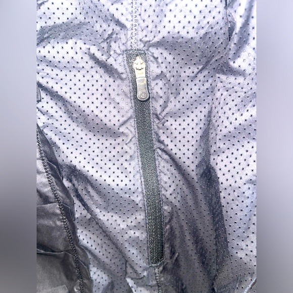 Lululemon Run‎ Take Flight Zip Up Black Jacket Rare size 8 - Picture 3 of 7